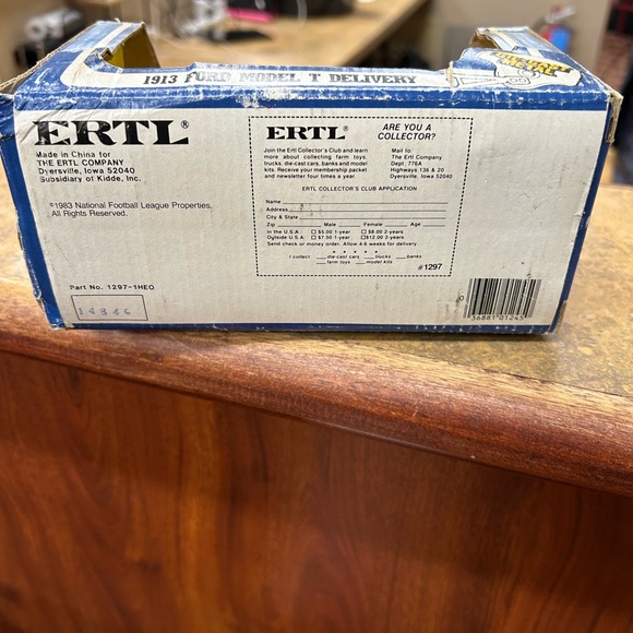 San Francisco 49er Ertl Collectibles NFL 1913 Ford Model T Delivery Truck Coin - Picture 6 of 6